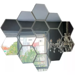 O Espelho em Acrílico Decorativo Hexagonal Kit com 10 Peças é uma opção moderna e sofisticada para decoração de ambientes. Geralmente,